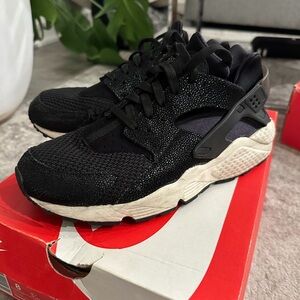 Black Nike Huarache